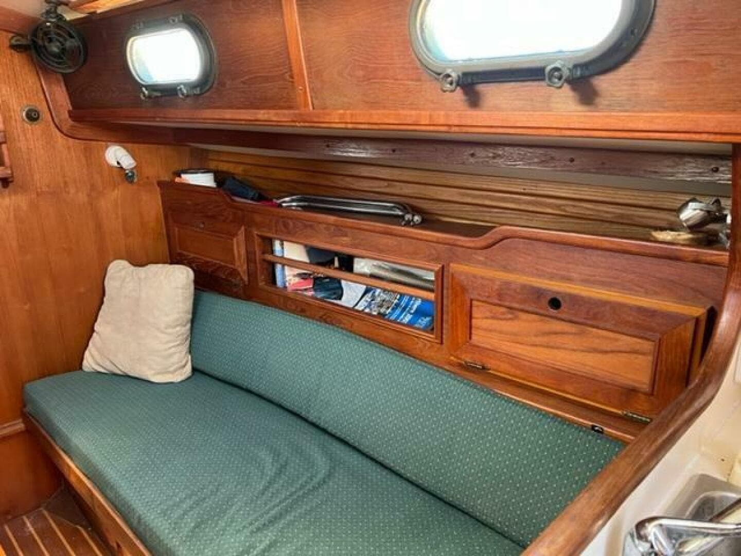 1984 Cape Dory 31 Cutter