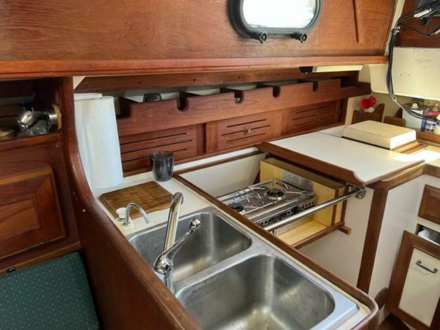 1984 Cape Dory 31 Cutter