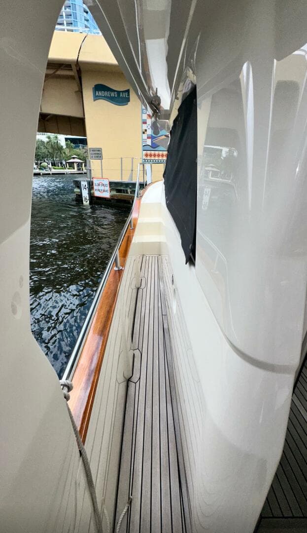 Port side walk-around