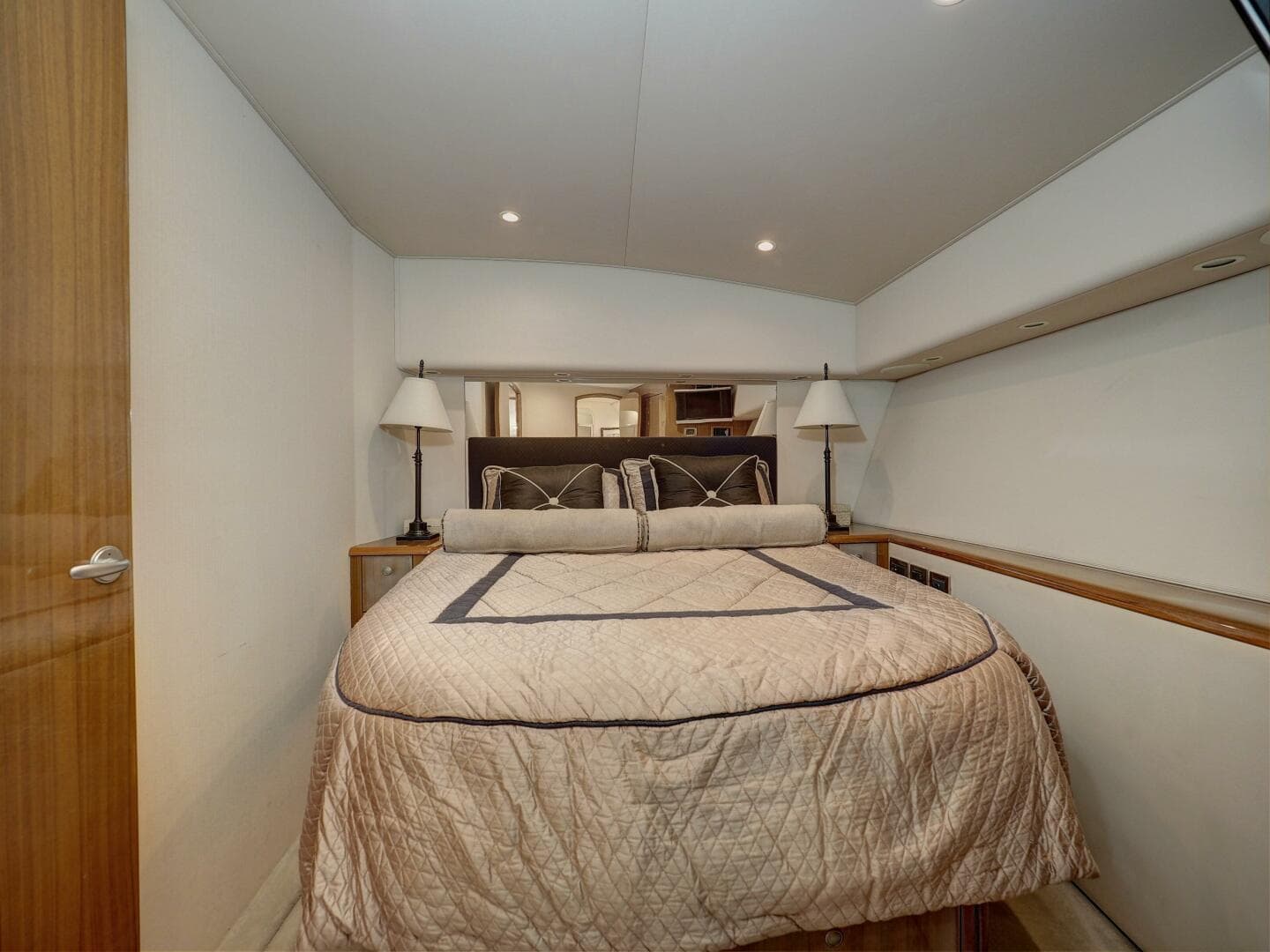 2007 Viking 48' Convertible