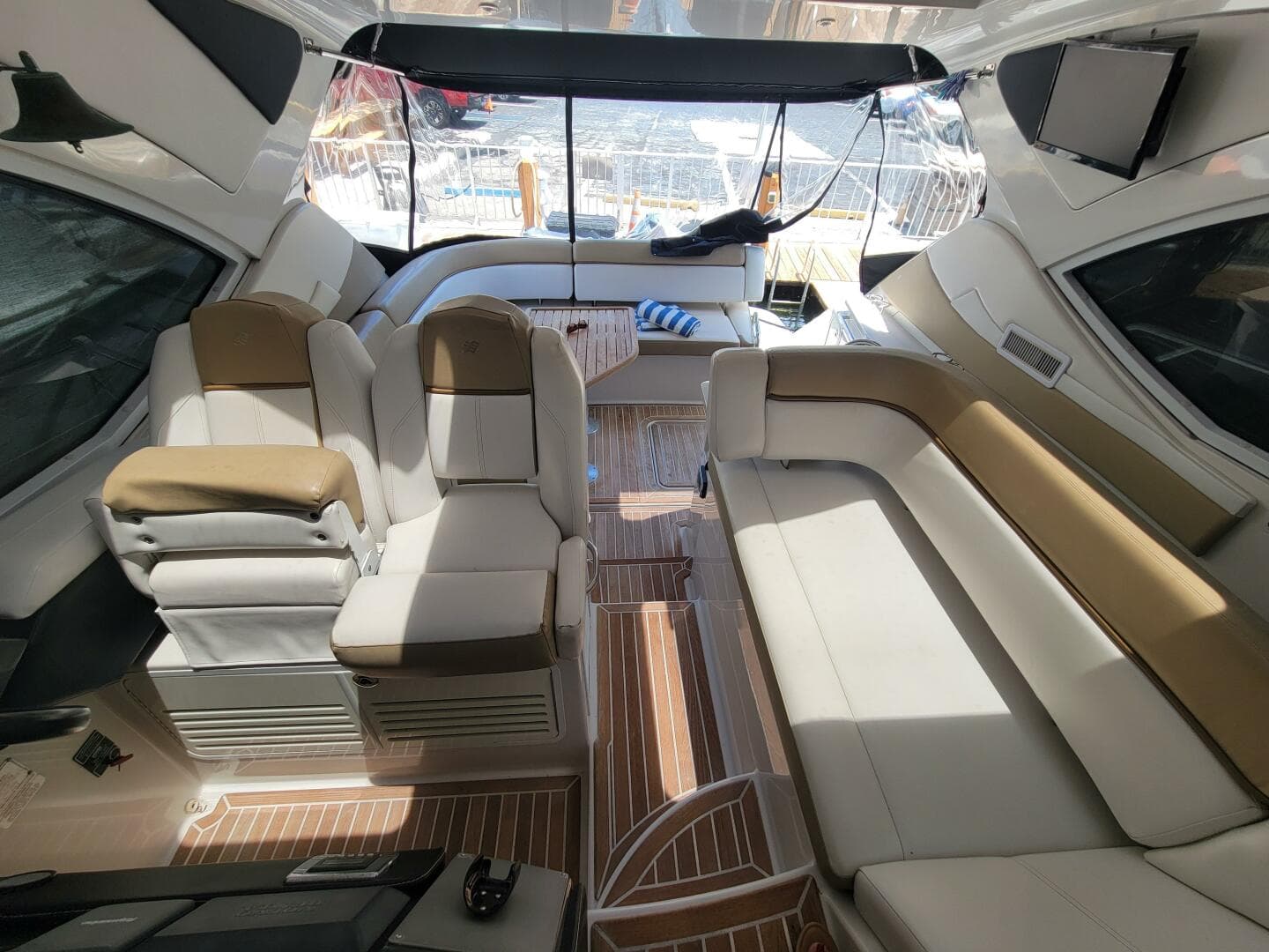 2012 Four Winns V435