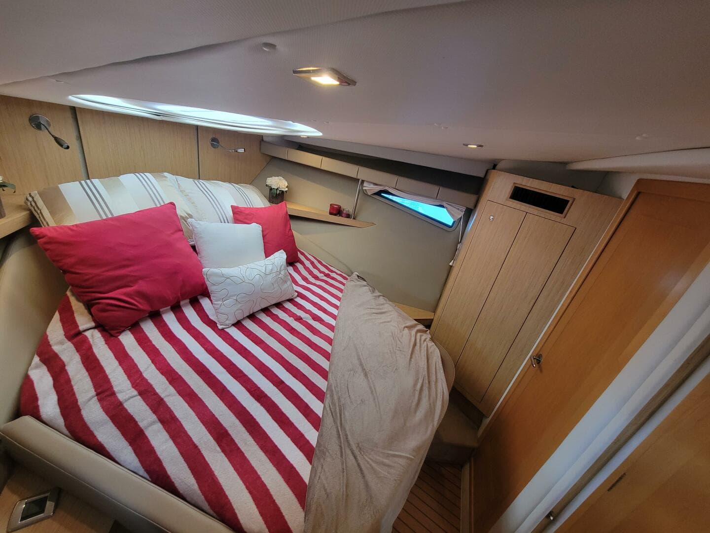 2012 Four Winns V435