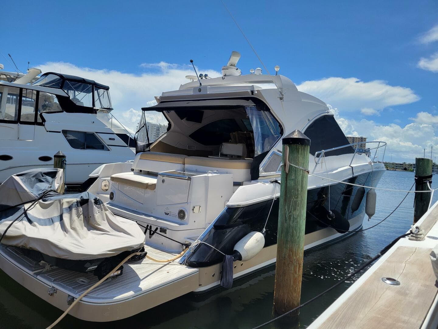 2012 Four Winns V435