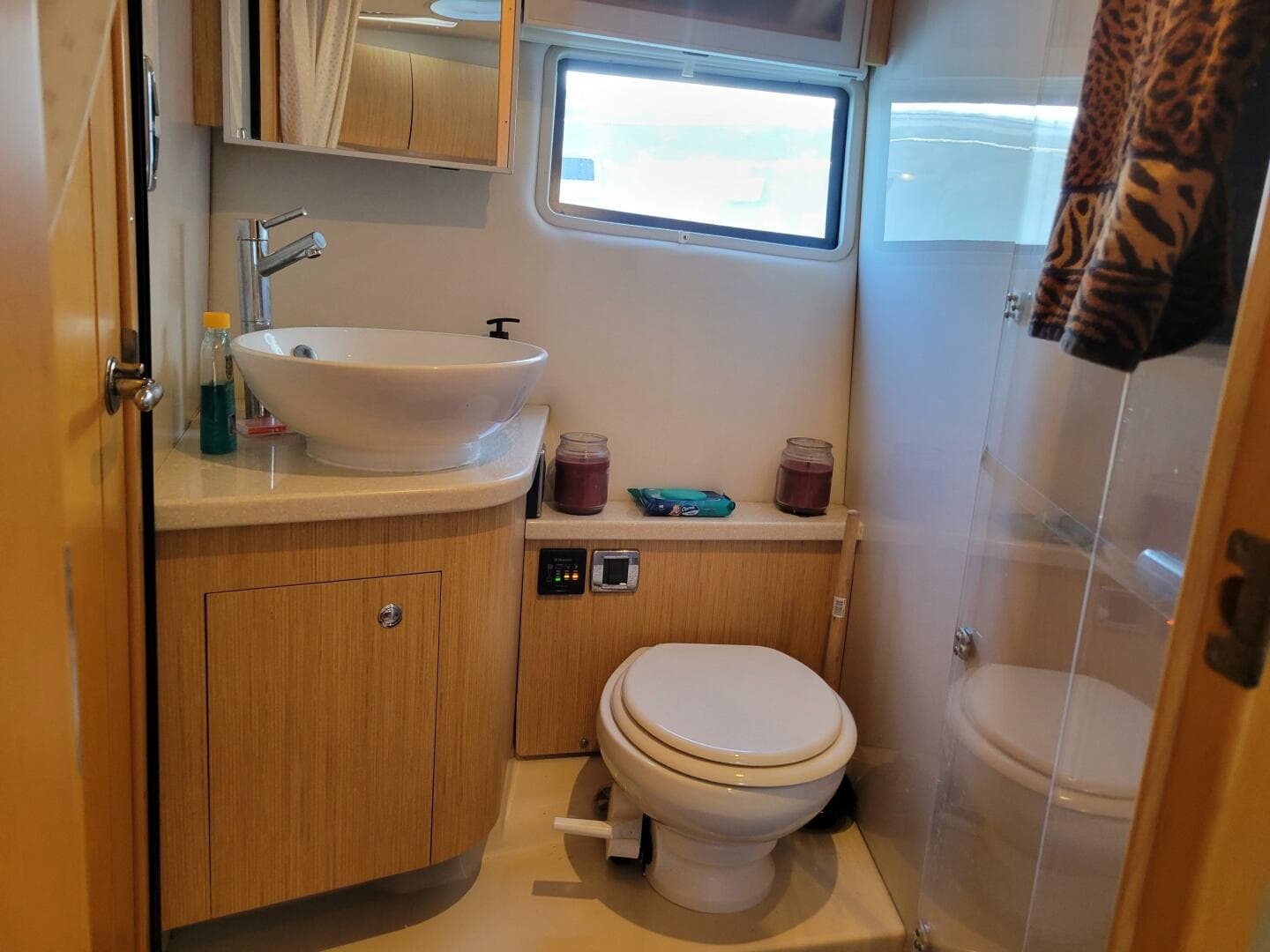 2012 Four Winns V435