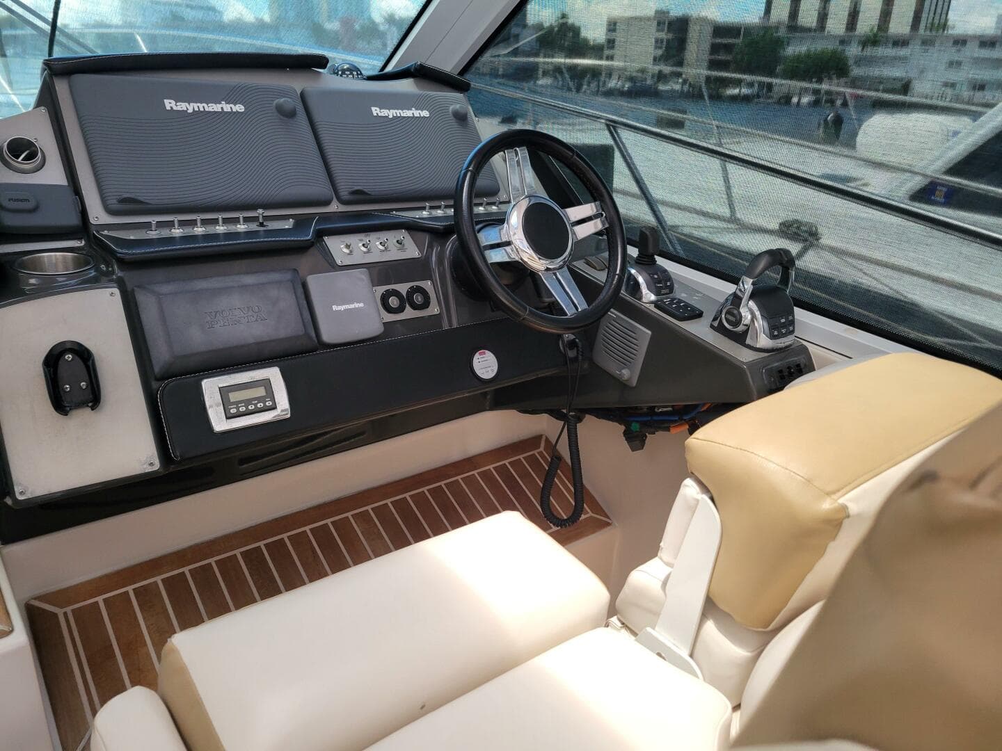 2012 Four Winns V435