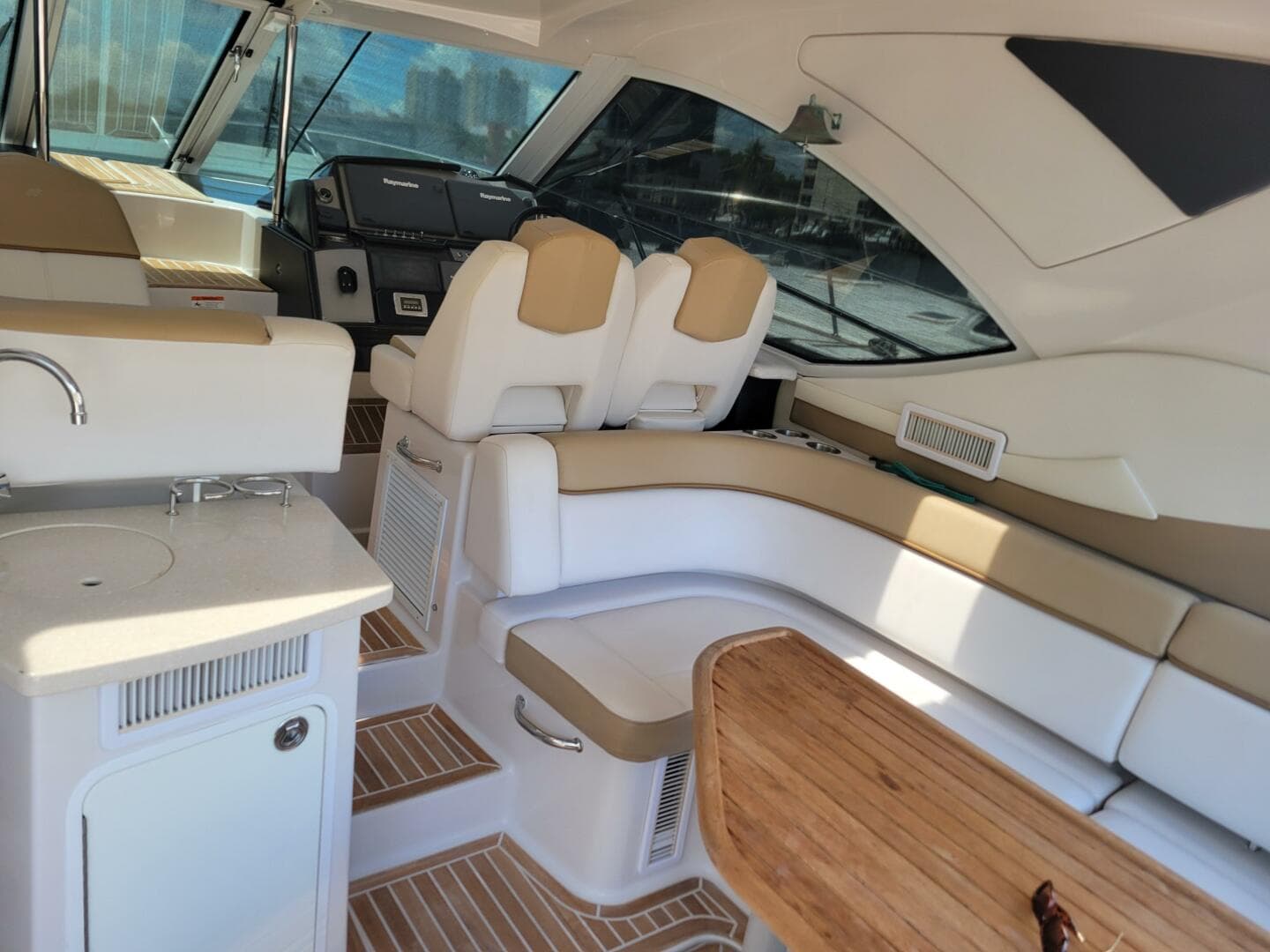 2012 Four Winns V435