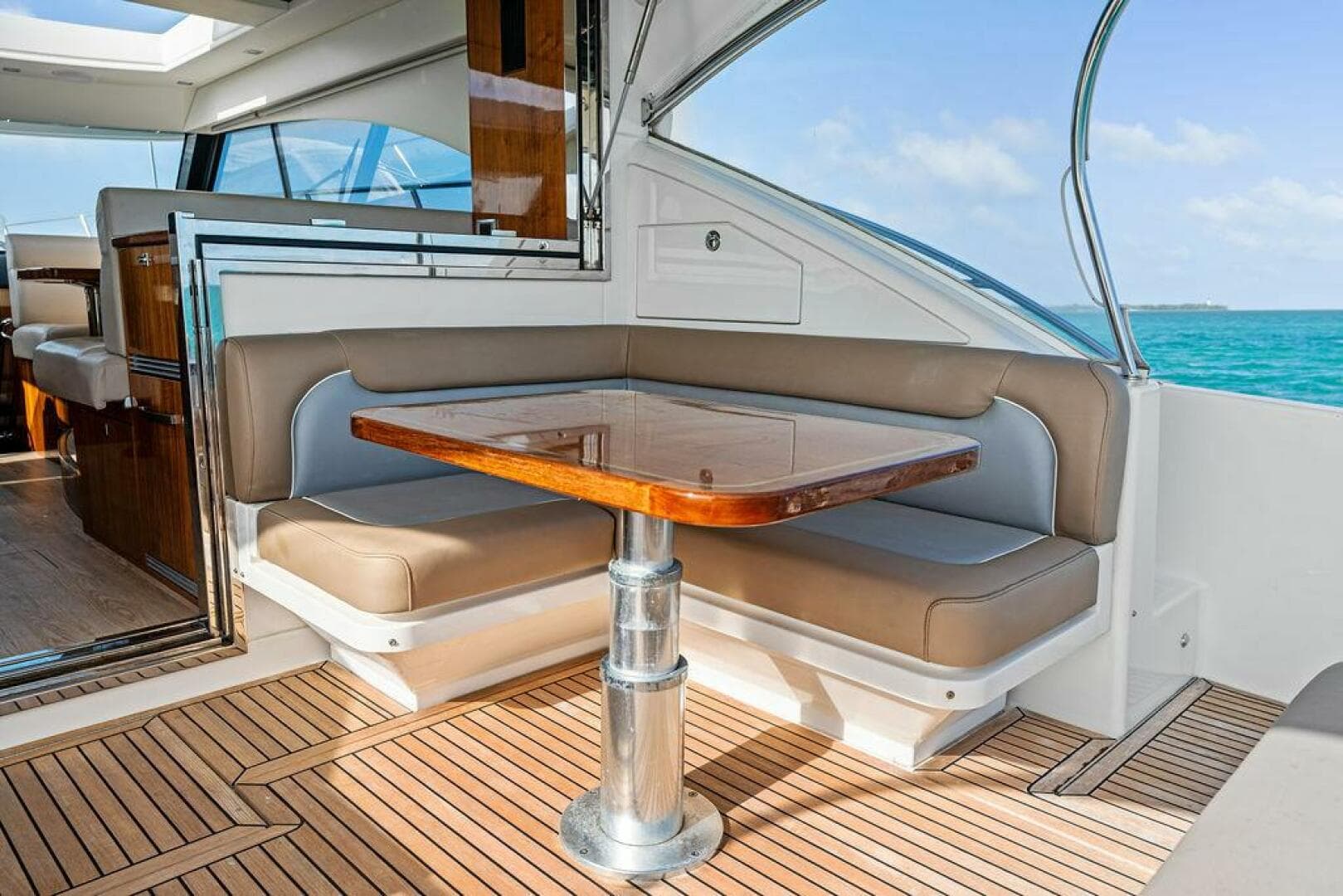 2018 Riviera 4800 Sport Yacht