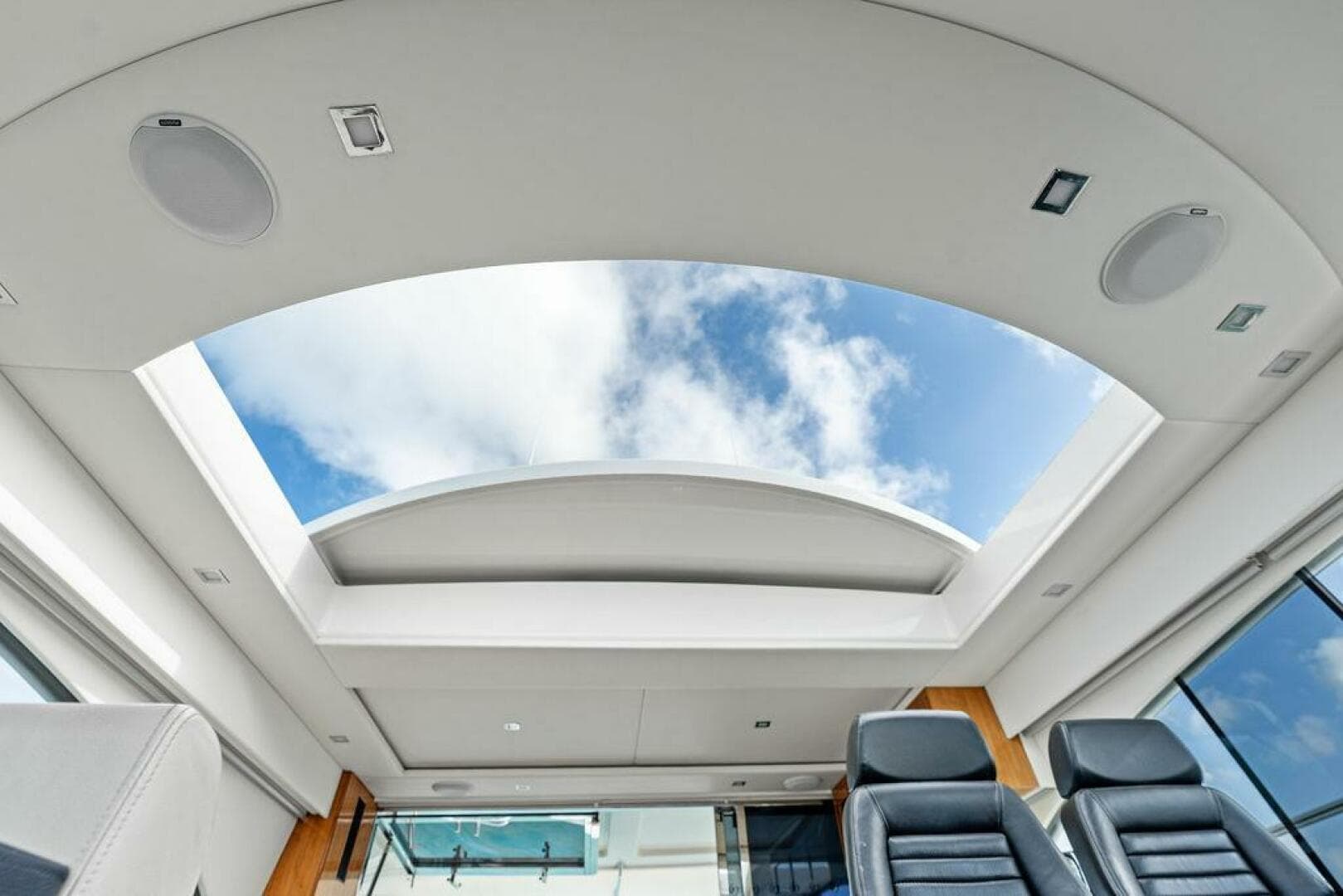 2018 Riviera 4800 Sport Yacht