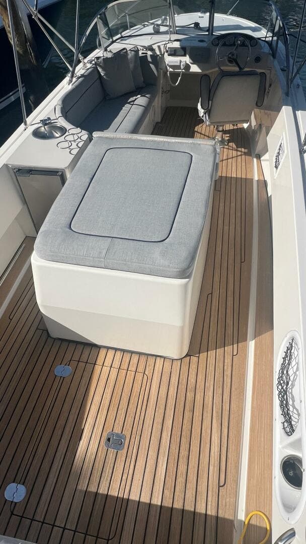 2013 Vanquish 24 Runabout