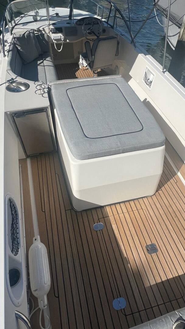 2013 Vanquish 24 Runabout