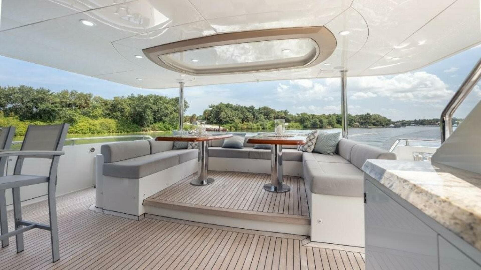 2017 Ocean Alexander 