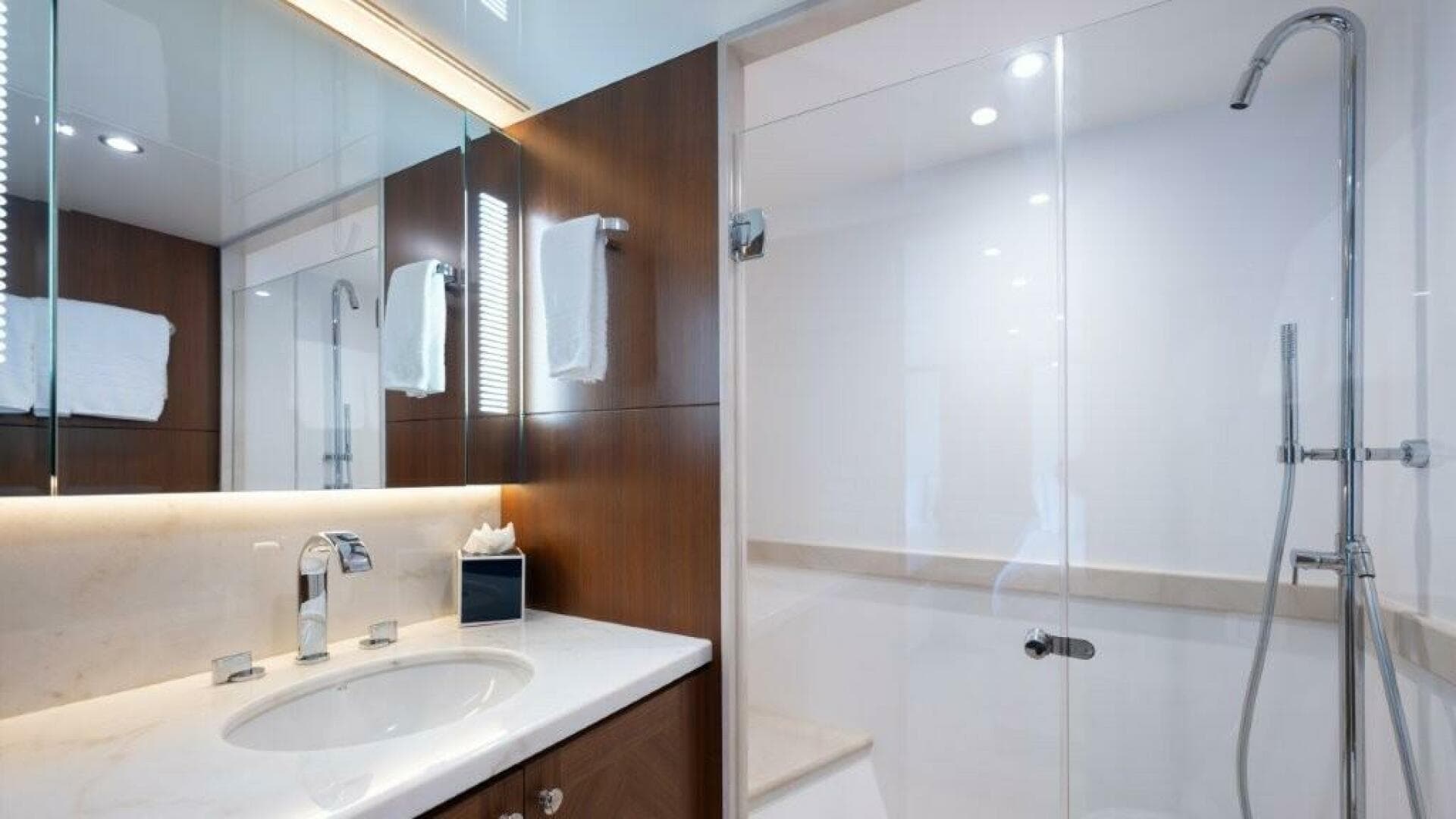 2017 Ocean Alexander 