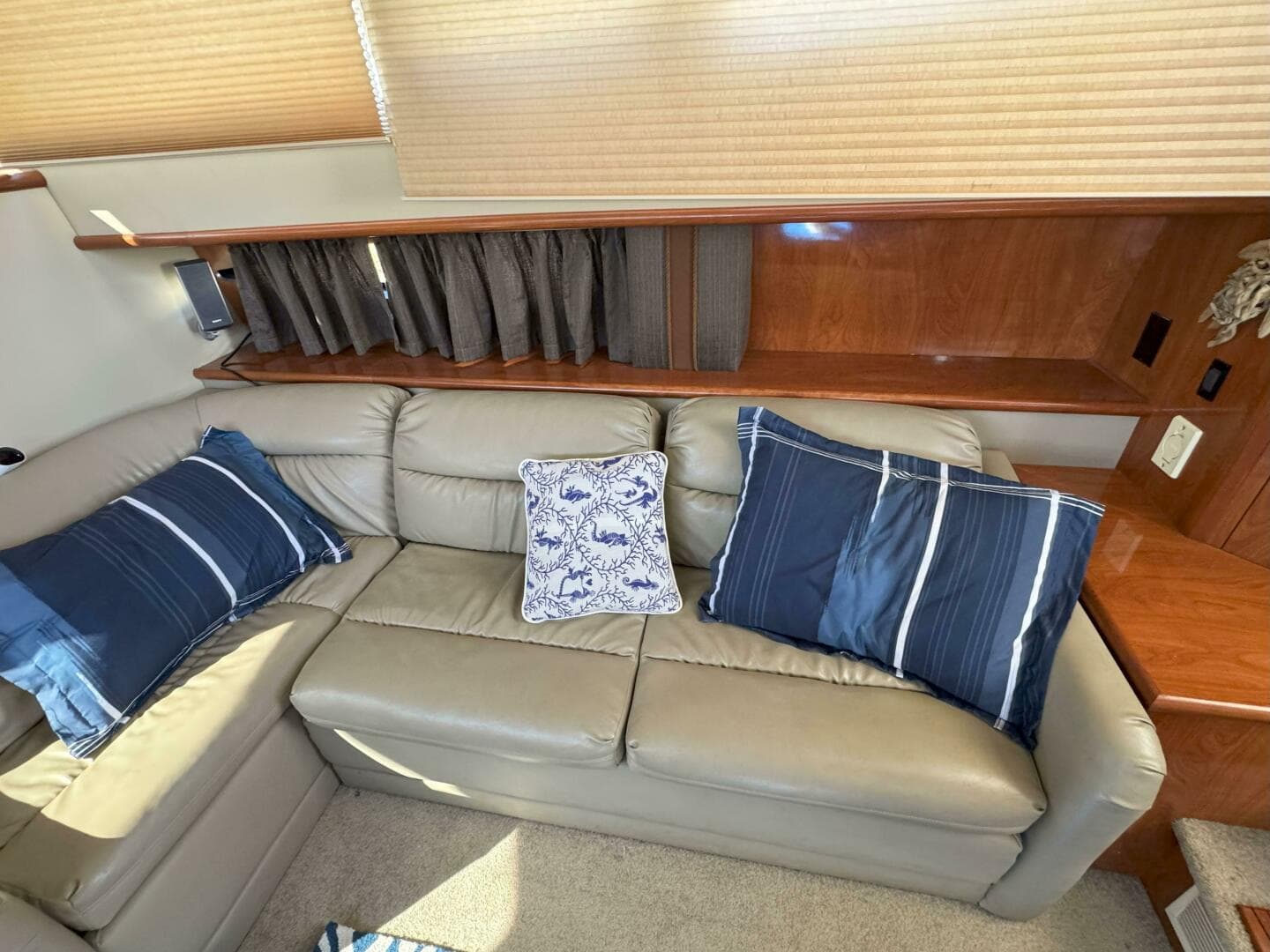 2007 Cruisers Yachts 395 Motoryacht