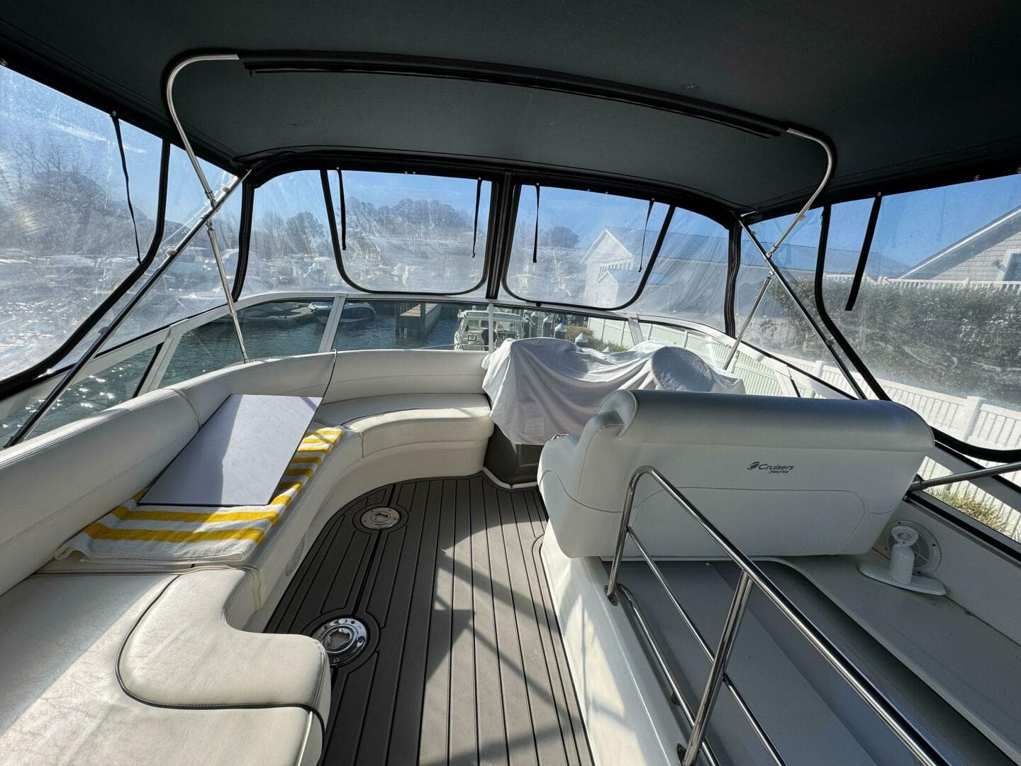 2007 Cruisers Yachts 395 Motoryacht