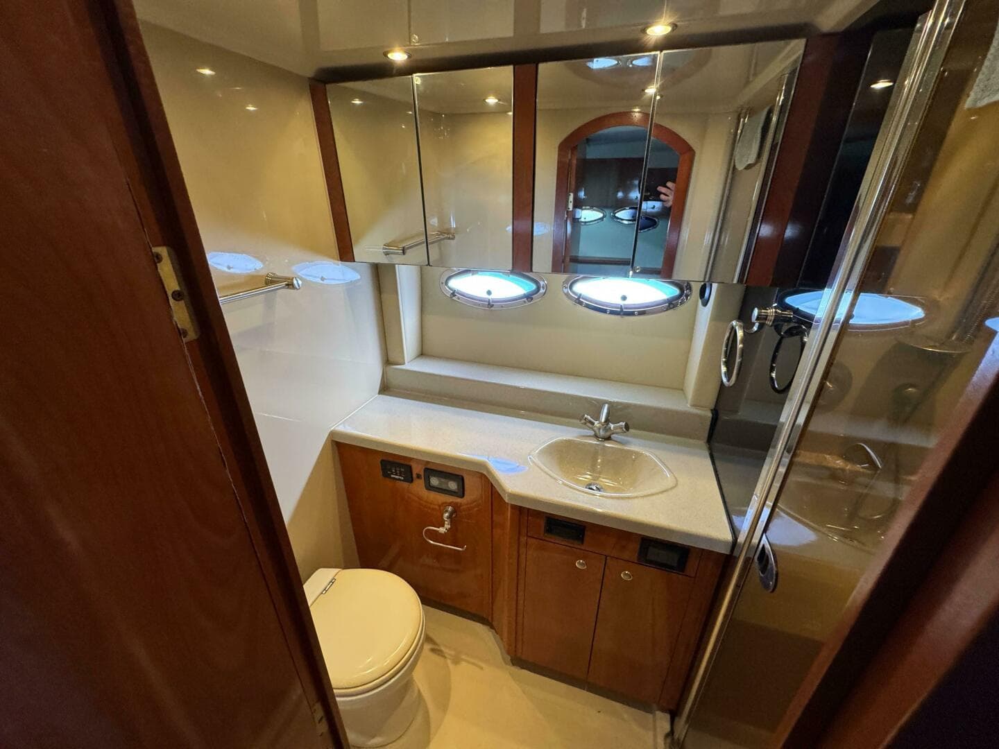 2007 Cruisers Yachts 395 Motoryacht