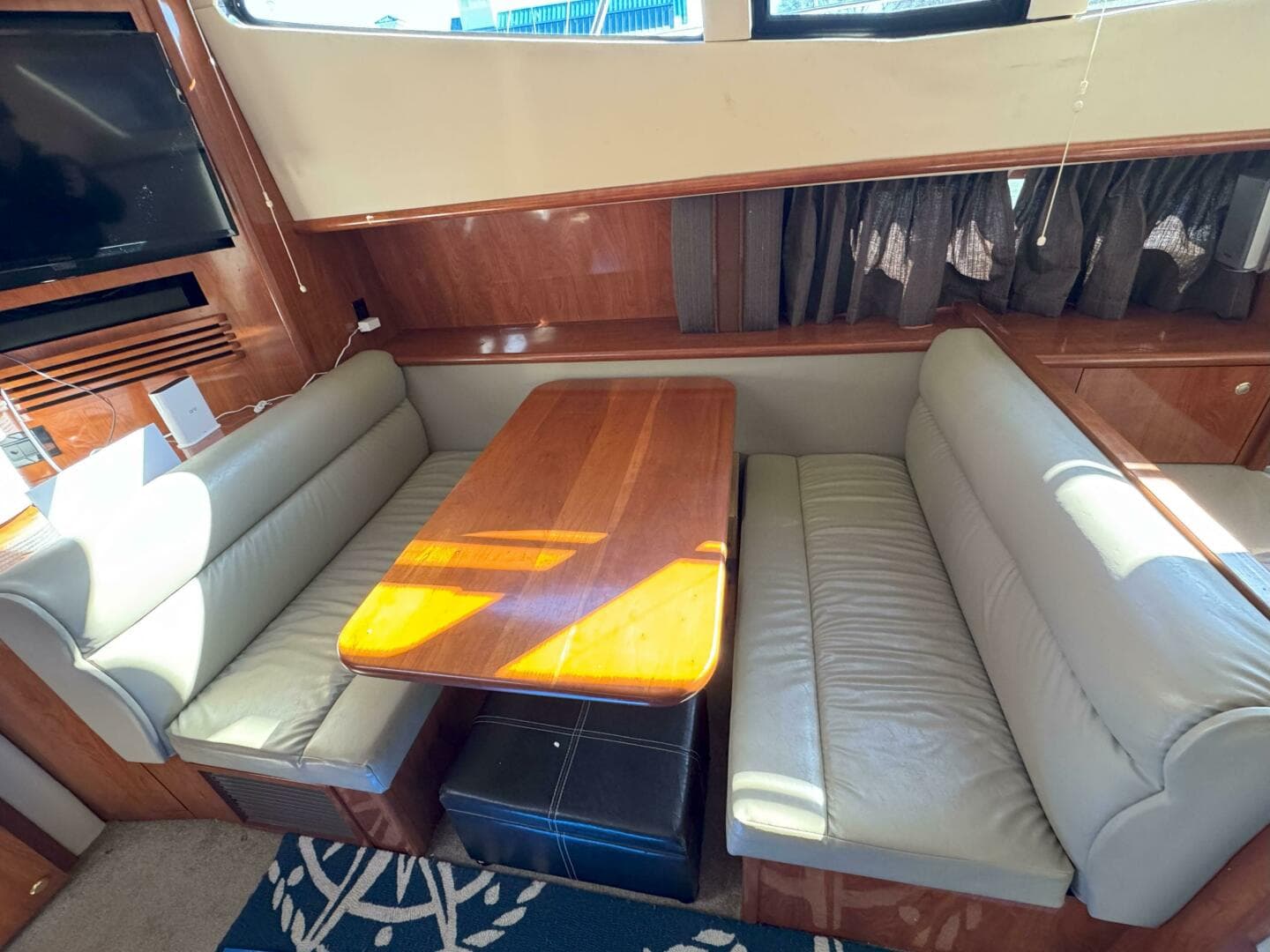 2007 Cruisers Yachts 395 Motoryacht