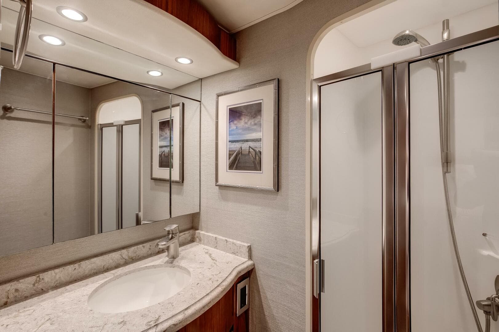 Viking 62 On the Edge III Master Head