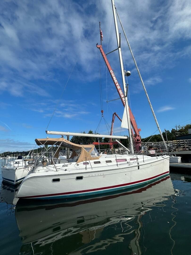 2005 Hunter 38
