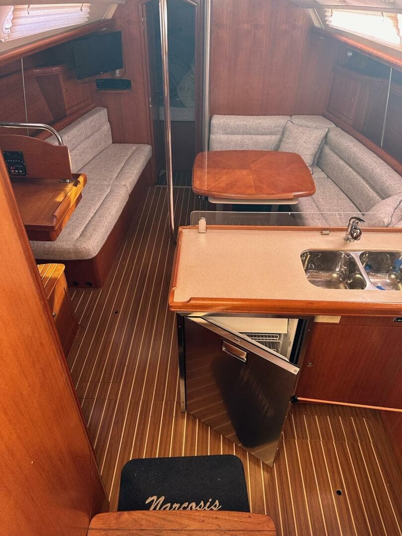 2005 Hunter 38