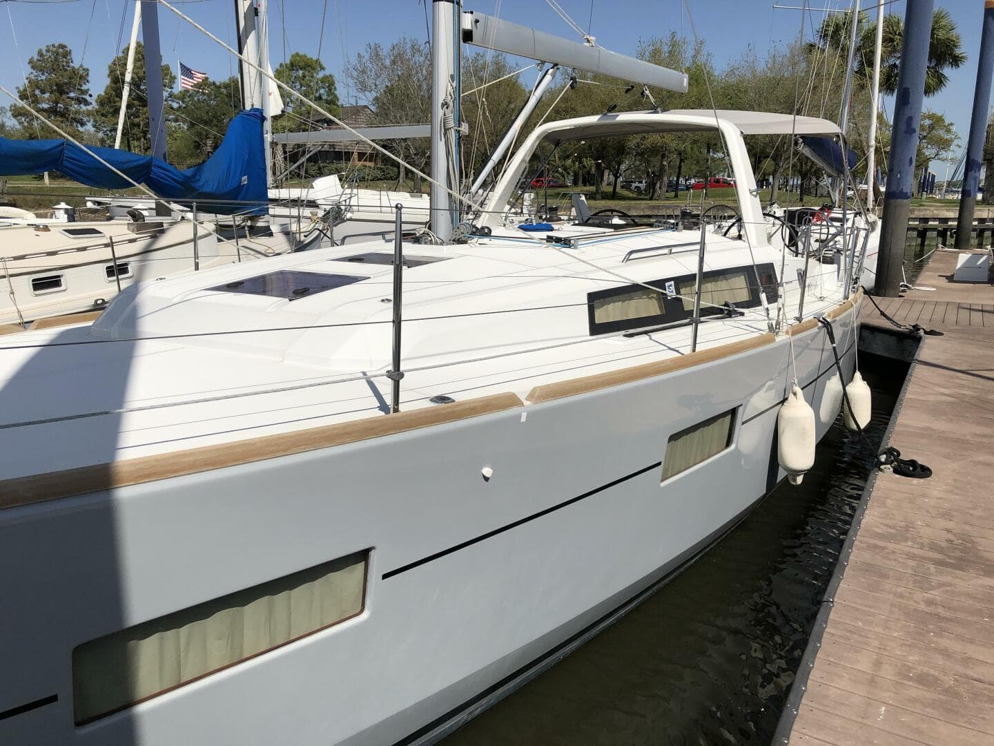 2017 Beneteau Oceanis 38 Weekender