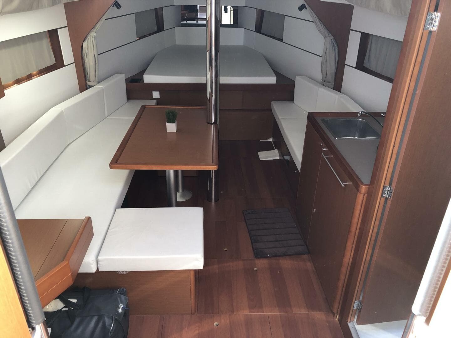 2017 Beneteau Oceanis 38 Weekender