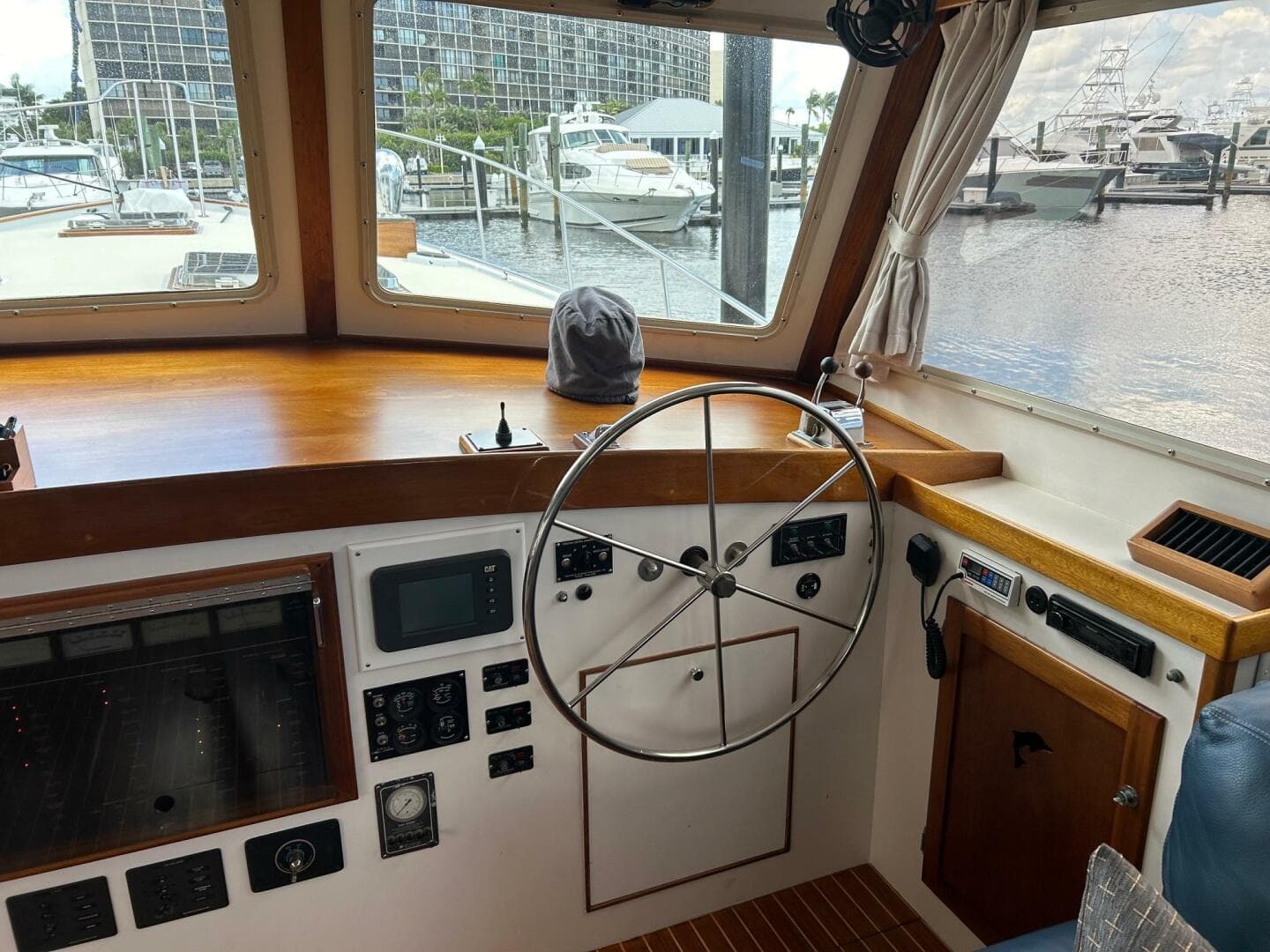 1987 Lyman-Morse Flybridge Cruiser