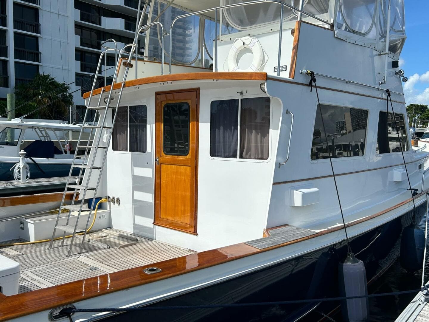 1987 Lyman-Morse Flybridge Cruiser
