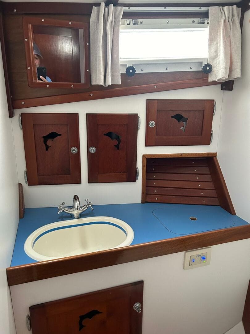 1987 Lyman-Morse Flybridge Cruiser