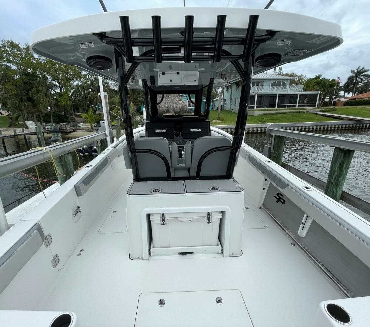 Sea Pro 320 DLX 2023- Cockpit Storage