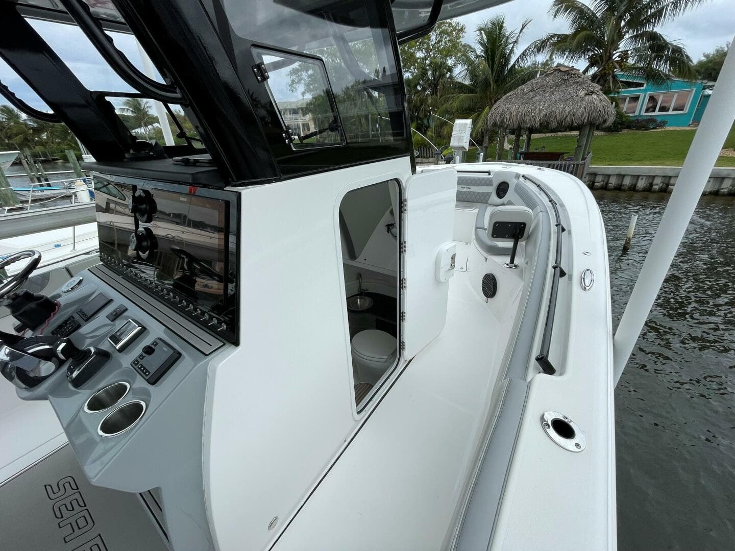 Sea Pro 320 DLX 2023- Center Console