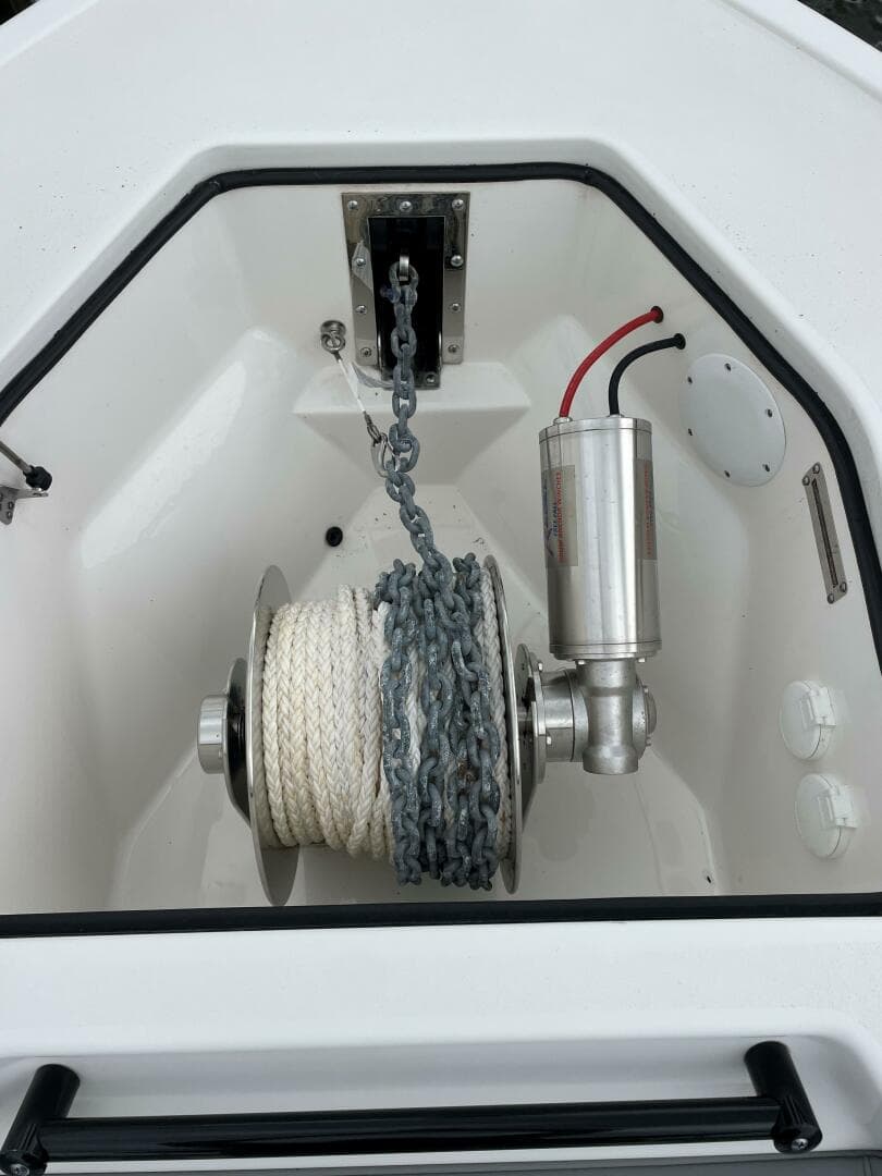 Sea Pro 320 DLX 2023- Windlass