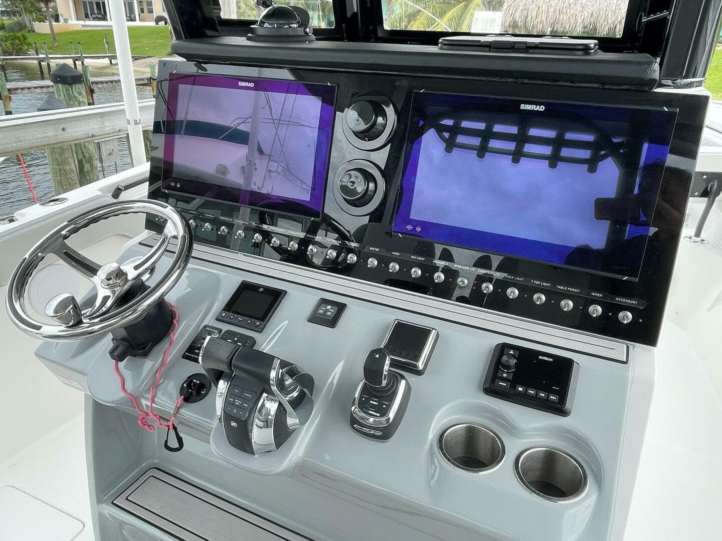 Sea Pro 320 DLX 2023- Helm