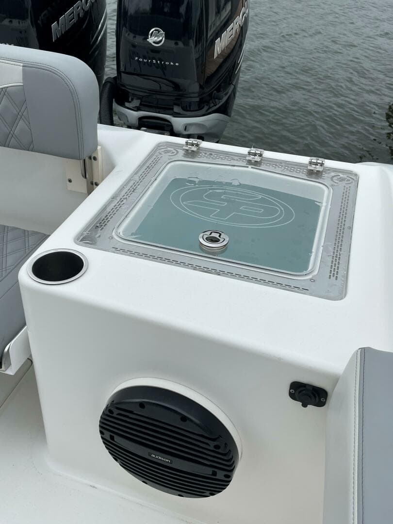 Sea Pro 320 DLX 2023- Livewell