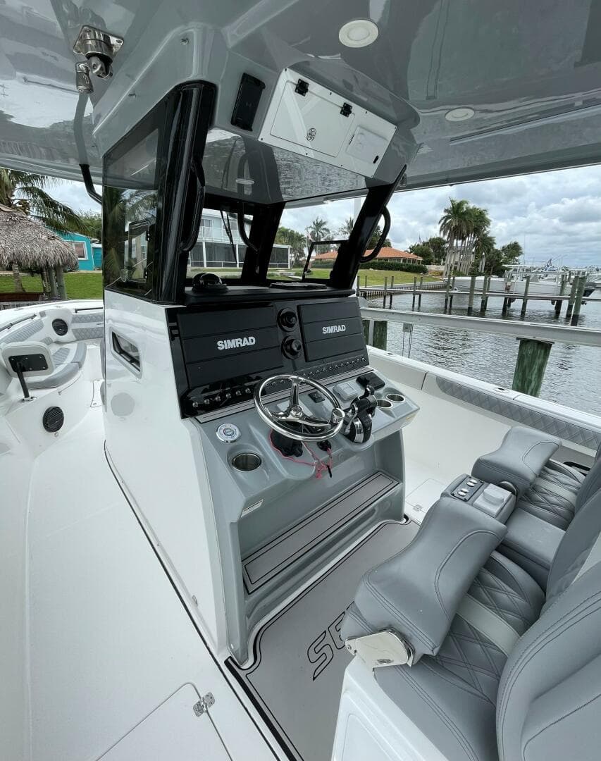 Sea Pro 320 DLX 2023- Helm