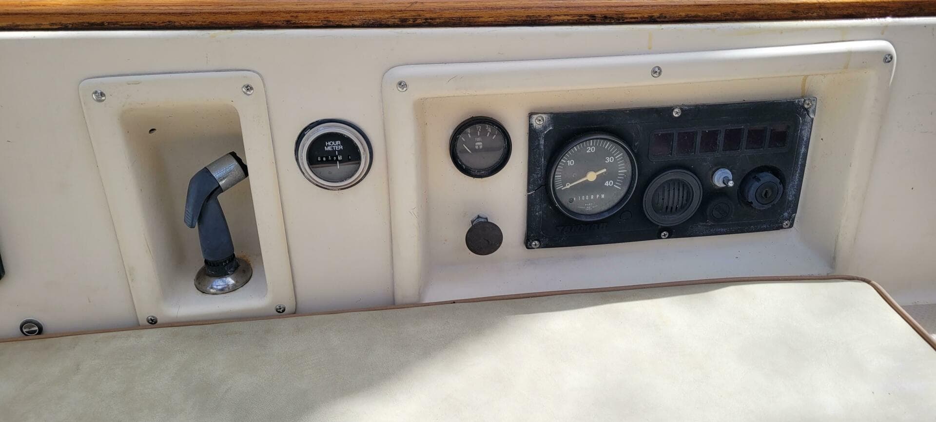 1986 Island Packet 27 Sloop