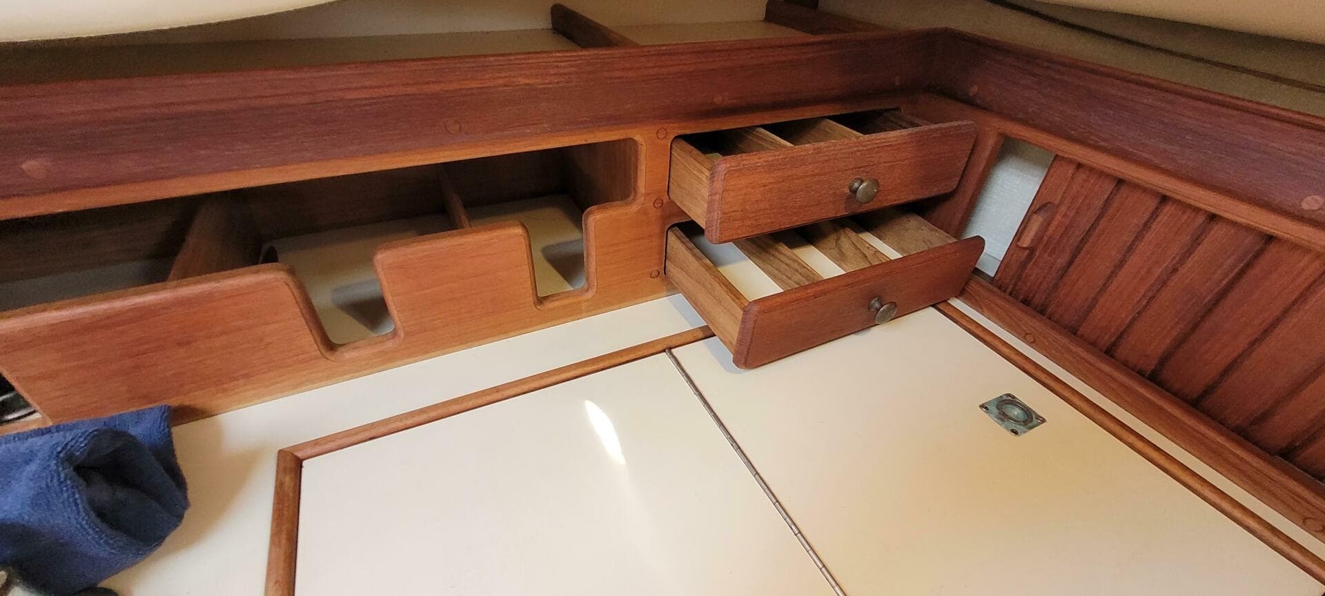 1986 Island Packet 27 Sloop