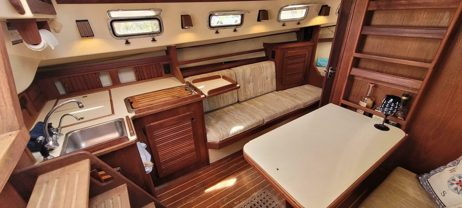 1986 Island Packet 27 Sloop