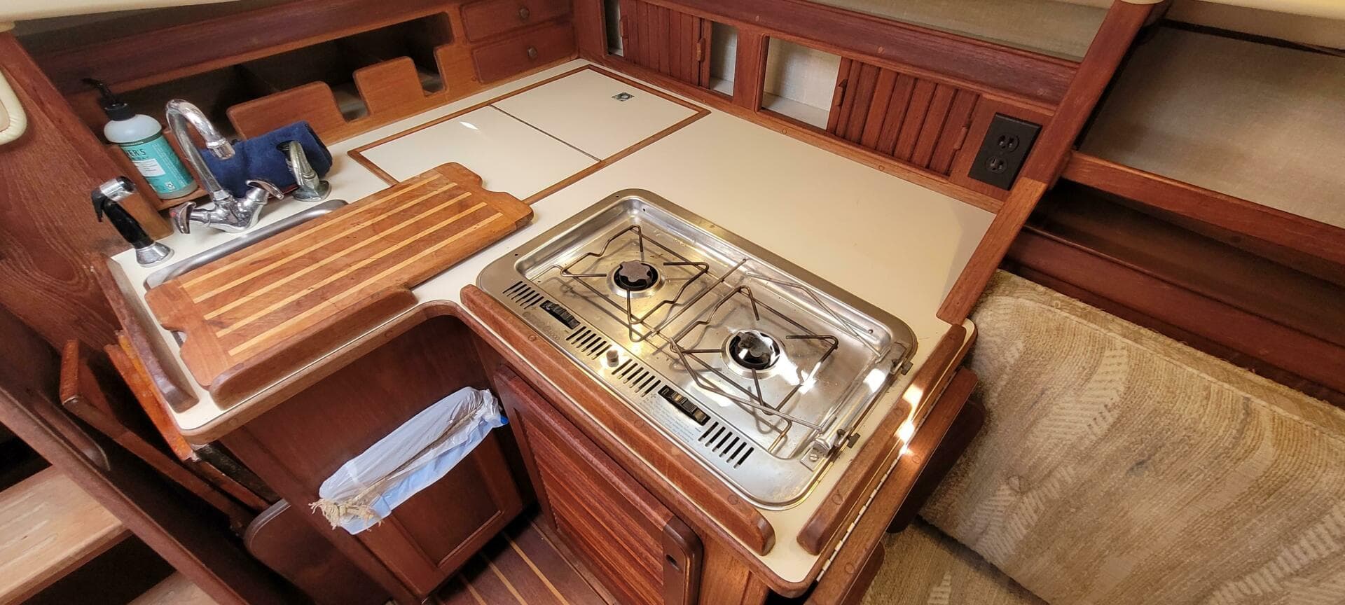 1986 Island Packet 27 Sloop