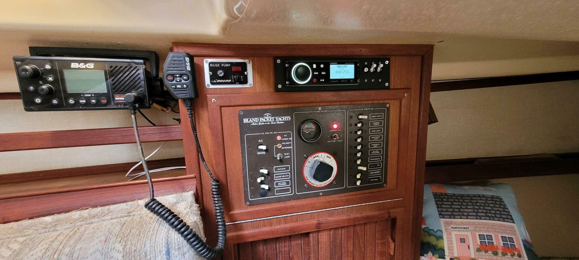 1986 Island Packet 27 Sloop