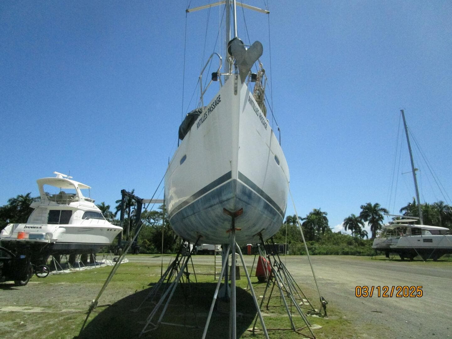 43' Beneteau hauled out forward profile