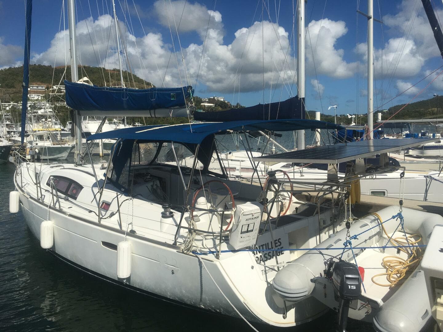 43' Beneteau port aft profile