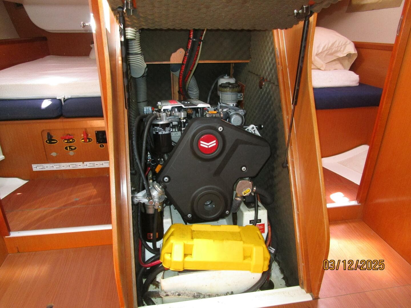 43' Beneteau auxiliary access1