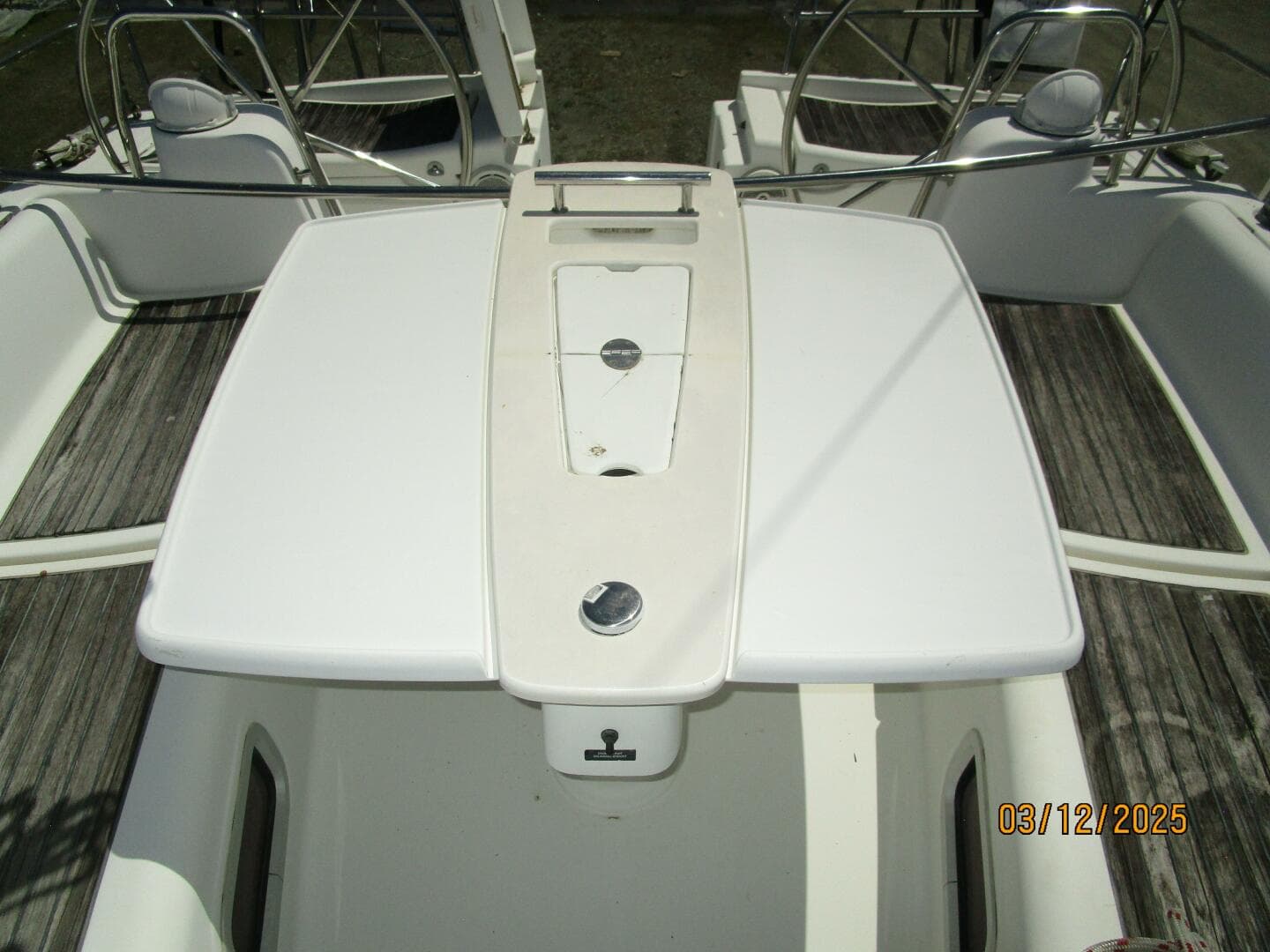 43' Beneteau cockpit table