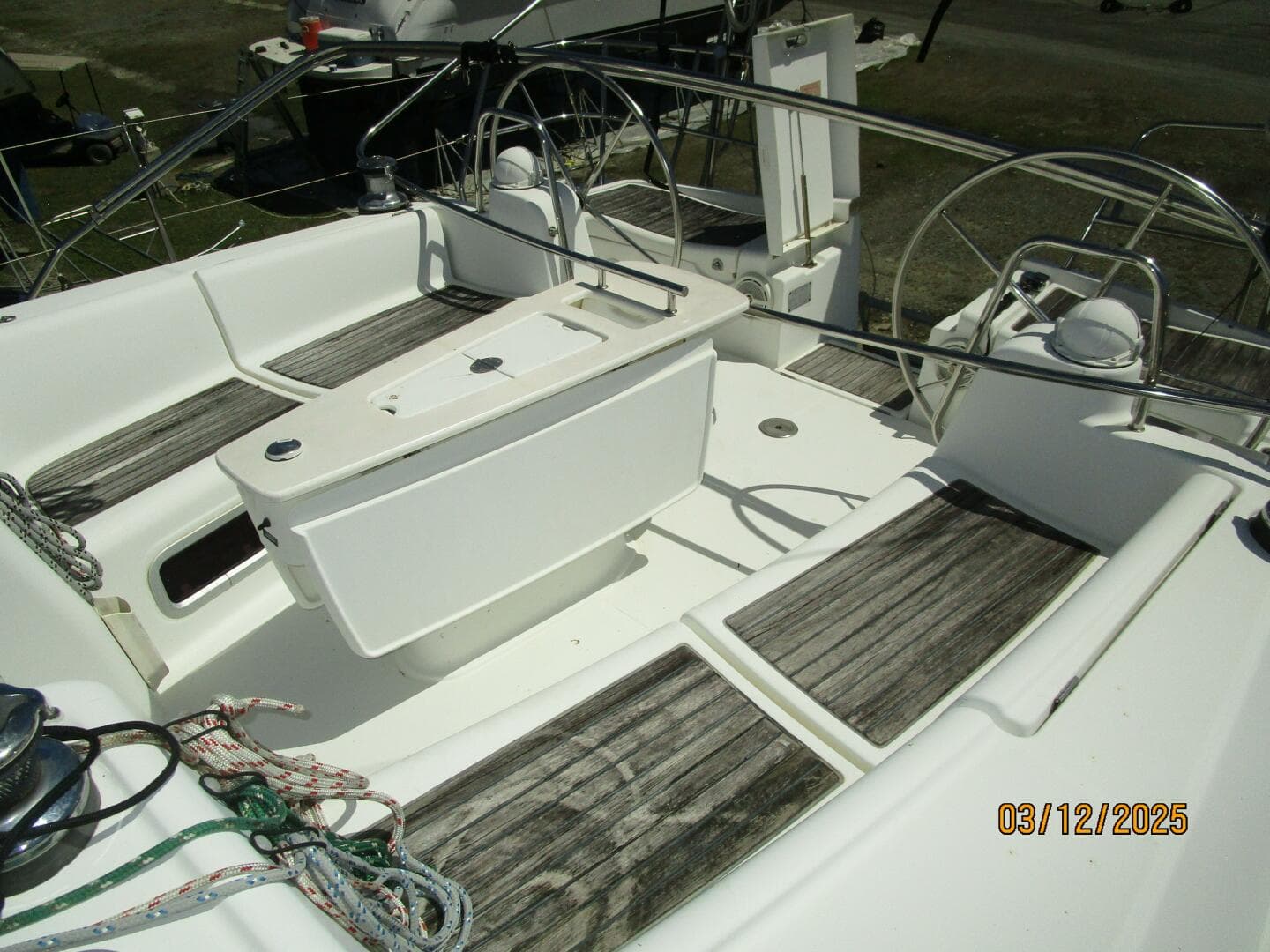 43' Beneteau cockpit