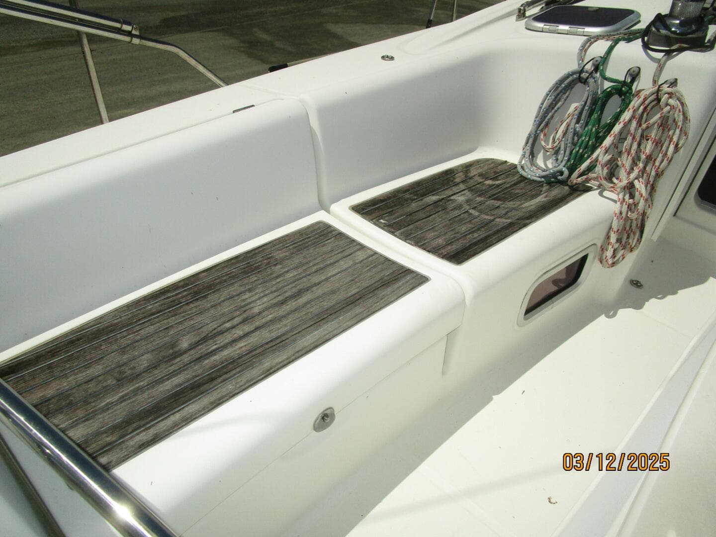 43' Beneteau cockpit port forward seating