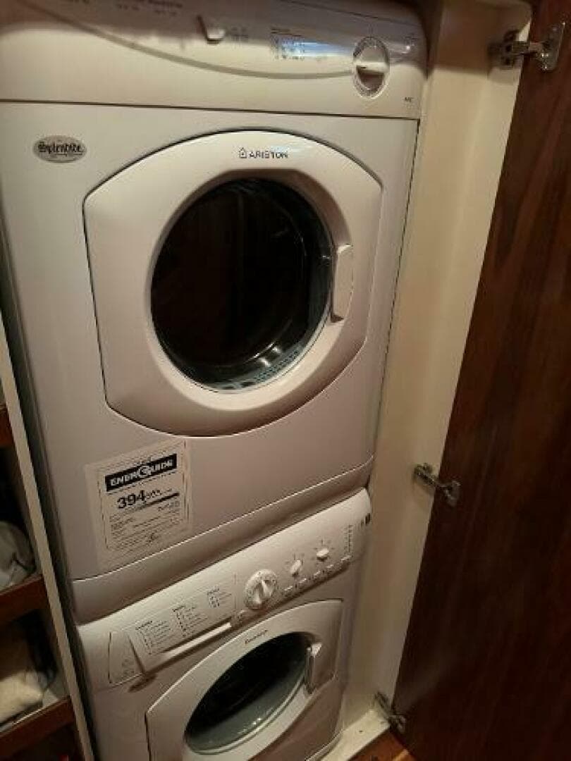 2010 Tiara Yachts 5800 Sovran