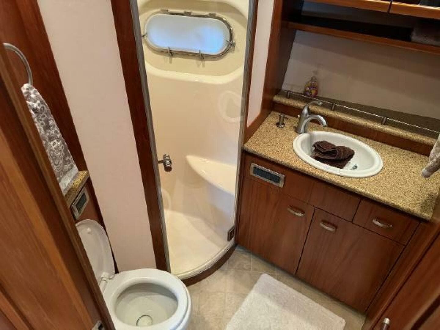 2010 Tiara Yachts 5800 Sovran