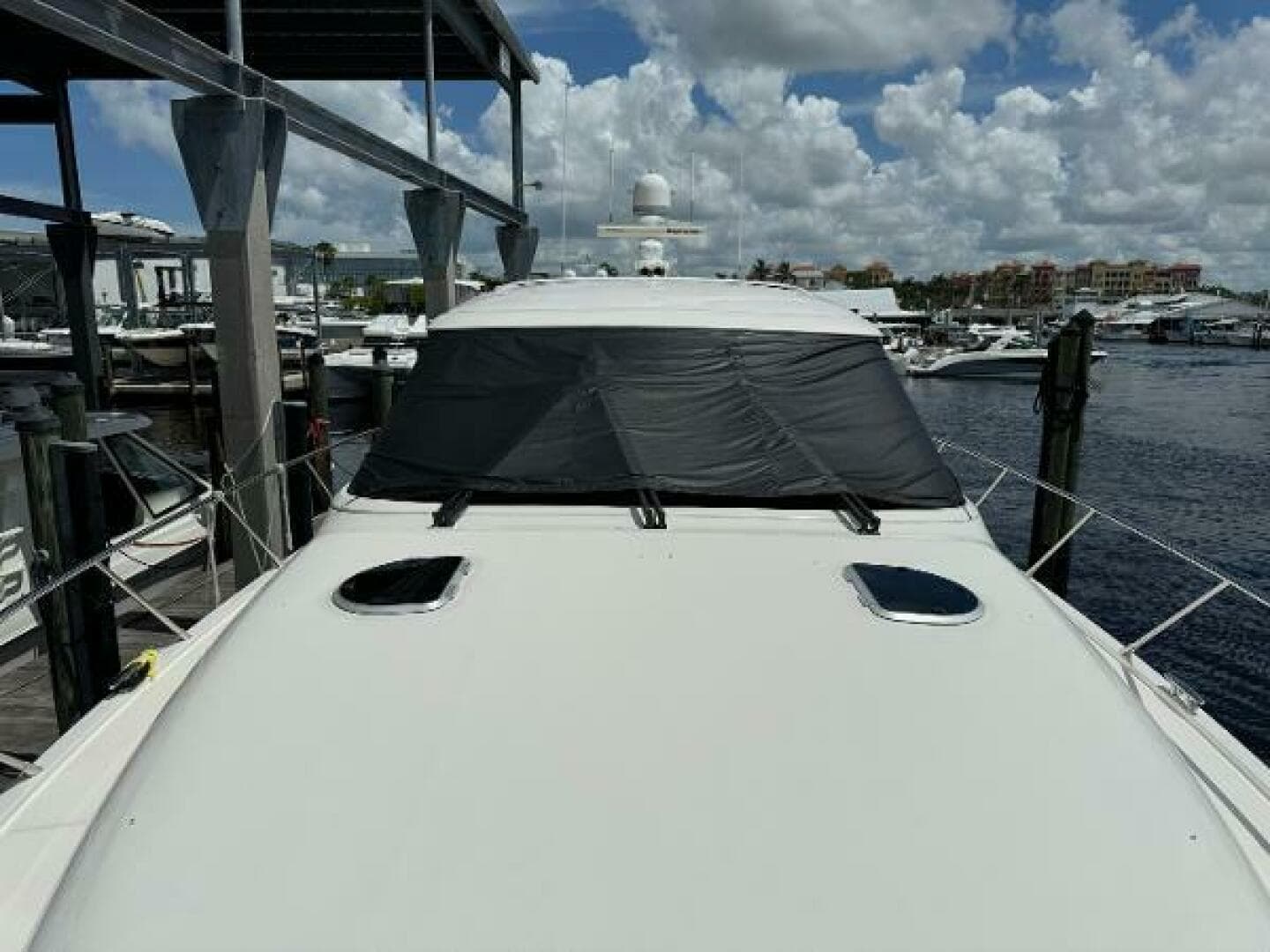 2010 Tiara Yachts 5800 Sovran