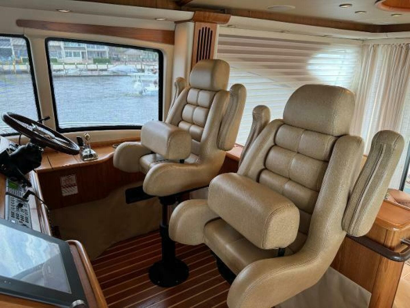 2010 Tiara Yachts 5800 Sovran