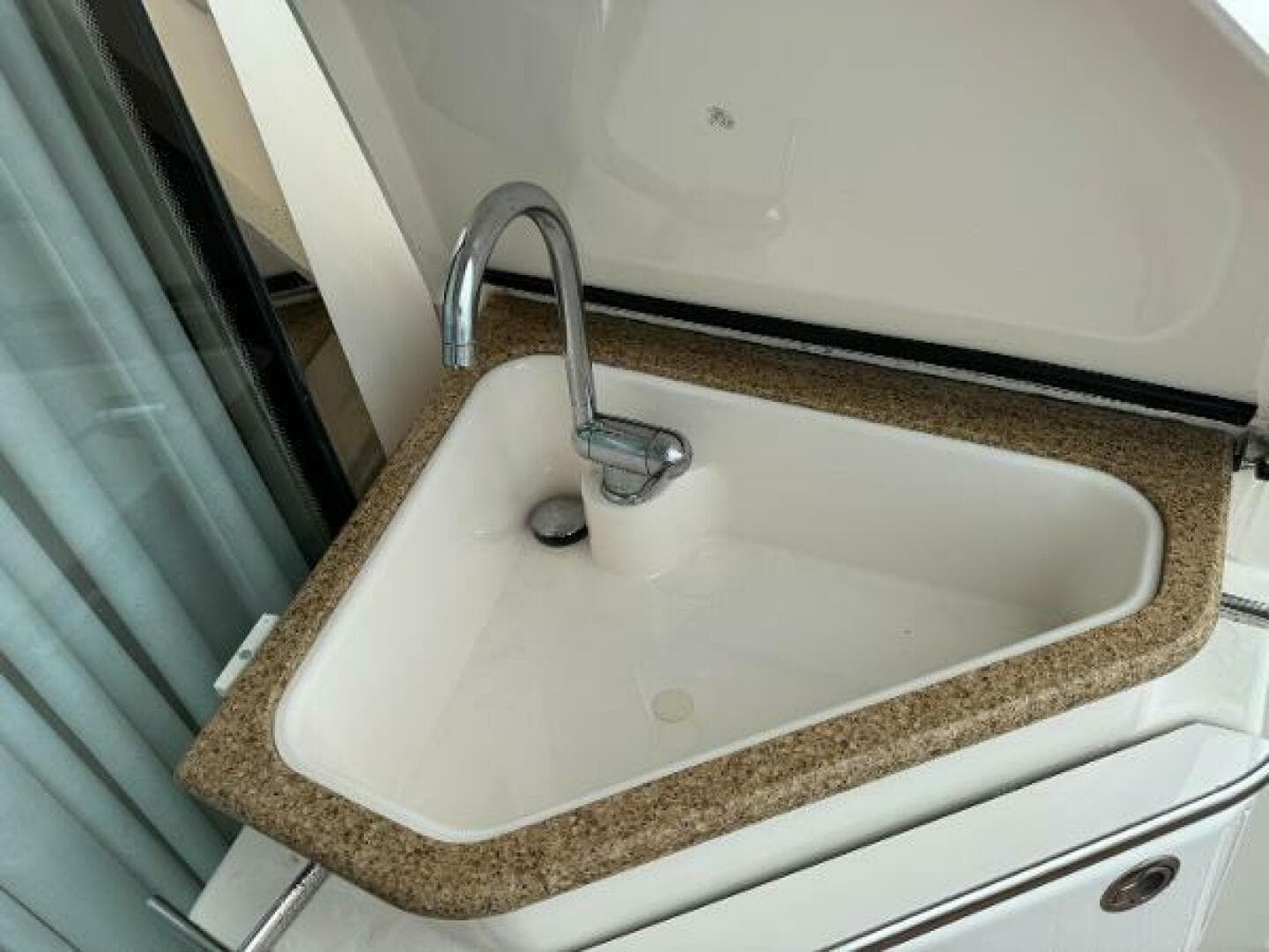 2010 Tiara Yachts 5800 Sovran